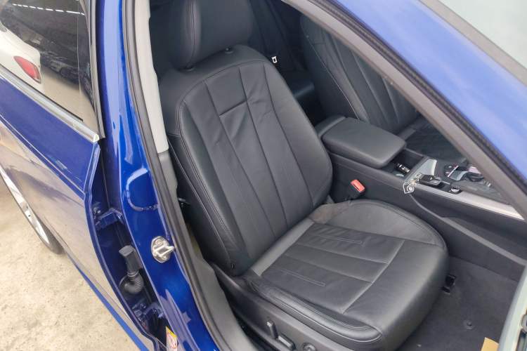 Used Audi A4L 2018 30th Anniversary Edition 40 TFSI Fashion Model
