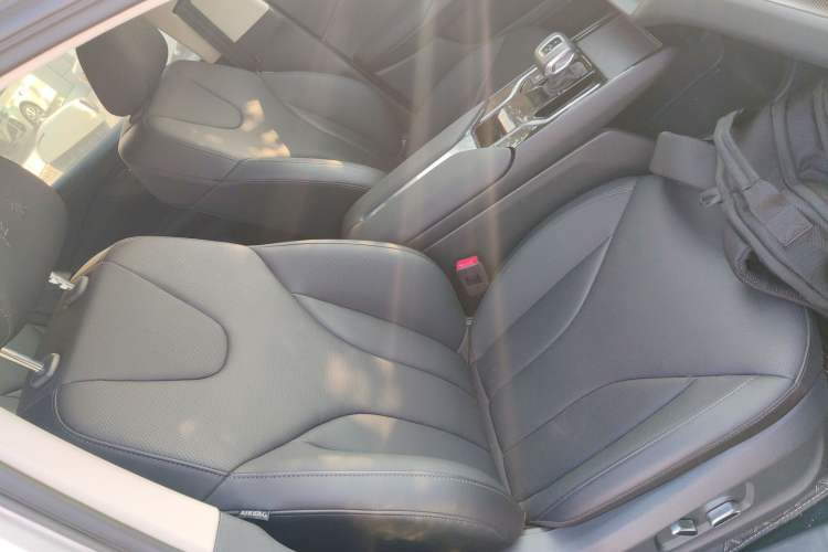 Used Hongqi E-QM5 2022 431 km Charge & Enjoy Edition
