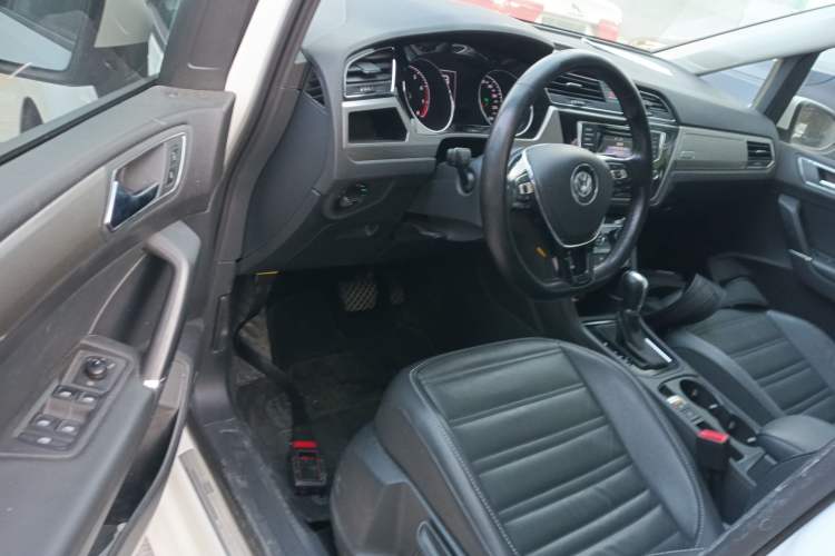 Used Volkswagen Touran 2016 Volkswagen Touran L 280TSI DSG Comfort Edition
