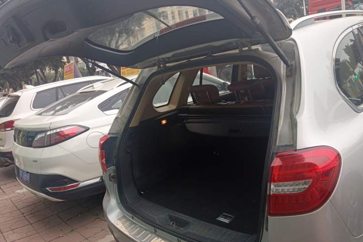 Used Haval H8 2015 2.0T Two-Wheel-Drive Standard Version