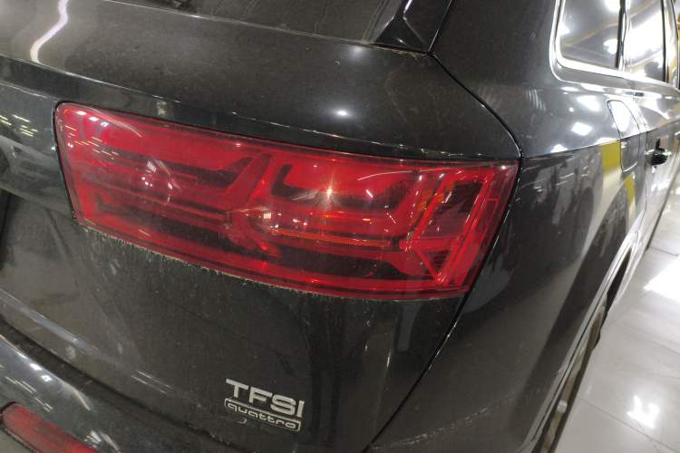 Used Audi Q7 2018 40 TFSI Comfort Model
