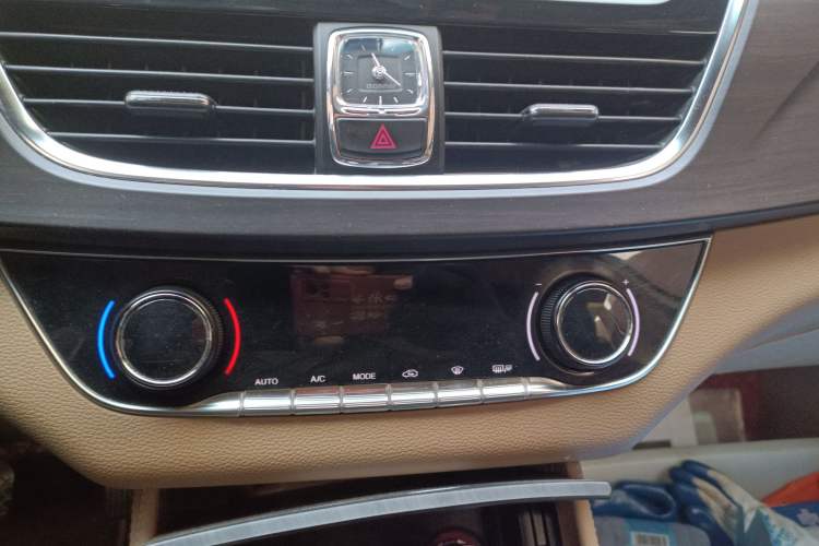 Used Baojun 730 2017 1.8L iAMT Prestige Version 7 Seats