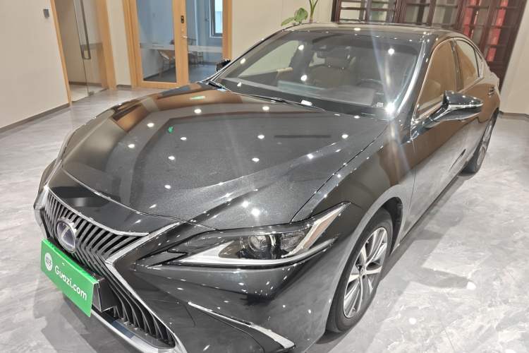 Used Lexus ES 2020 300h Premier Edition