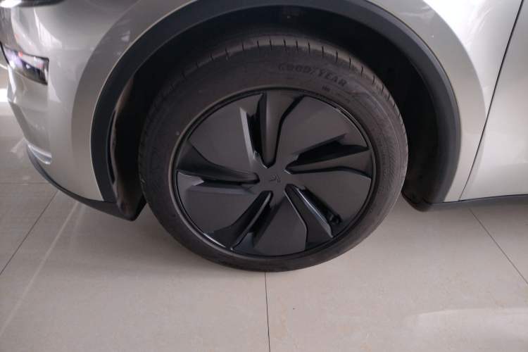 Used Tesla Model Y 2025 Rear-Wheel Drive First Edition