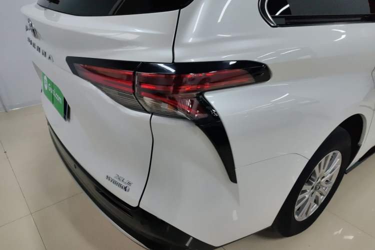 Used Toyota Sienna 2021 2.5L Hybrid Luxury Edition
