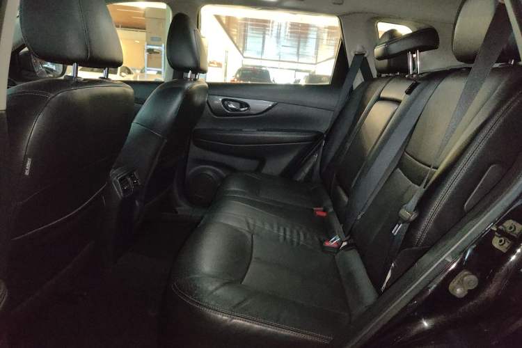 Used Nissan X-Trail 2014 2.5L CVT Leading Edition 4WD
