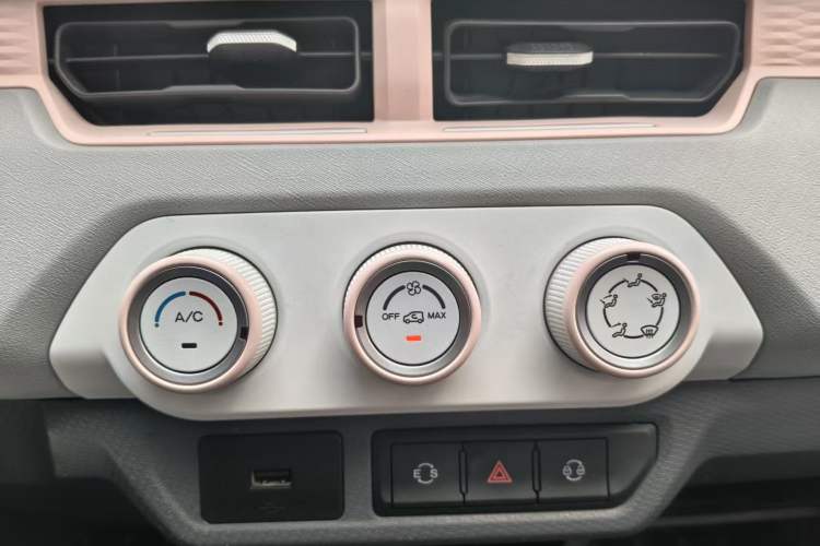 Used Chery QQ Ice Cream 2022 170km Sundae Phosphate Lithium-Ion
