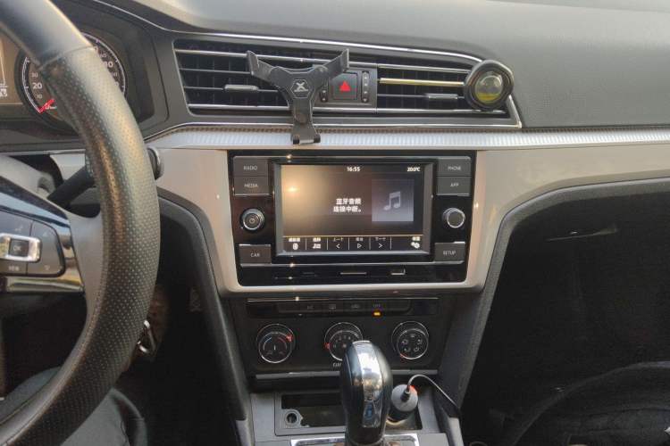 Used Volkswagen Lamando 2019 230TSI DSG Fashion Edition China VI
