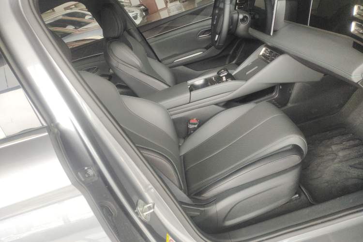 Used BYD Qin L 2025 DM-i Smart Drive 120KM Leading Model
