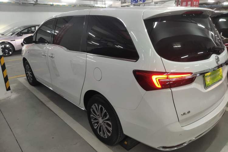 Used Buick GL8 2023 Facelifted Land Cruiser Executive Luxury Version
