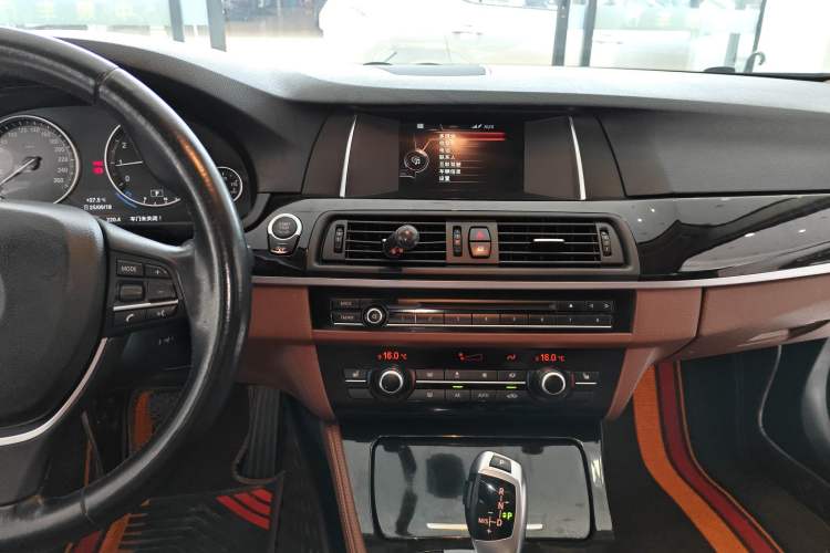 Used BMW 5 Series 2017 525Li Leading Model
