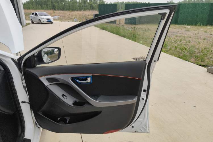 Used Hyundai Elantra 2015 1.6L Automatic Leading Model