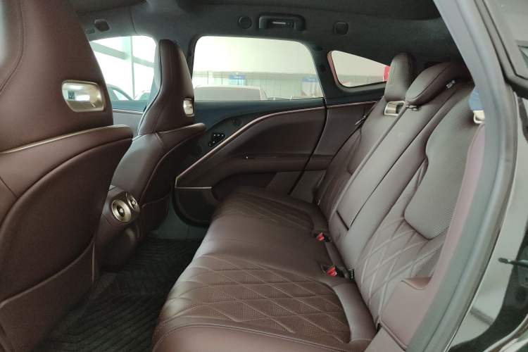 Used  11 2025 Ultra Extended-Range Edition
