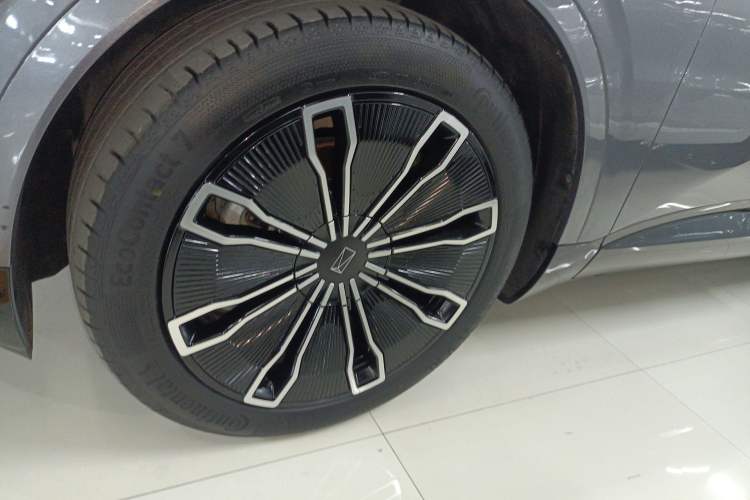 Used  07 2024 Max Extended-Range Exploration Edition
