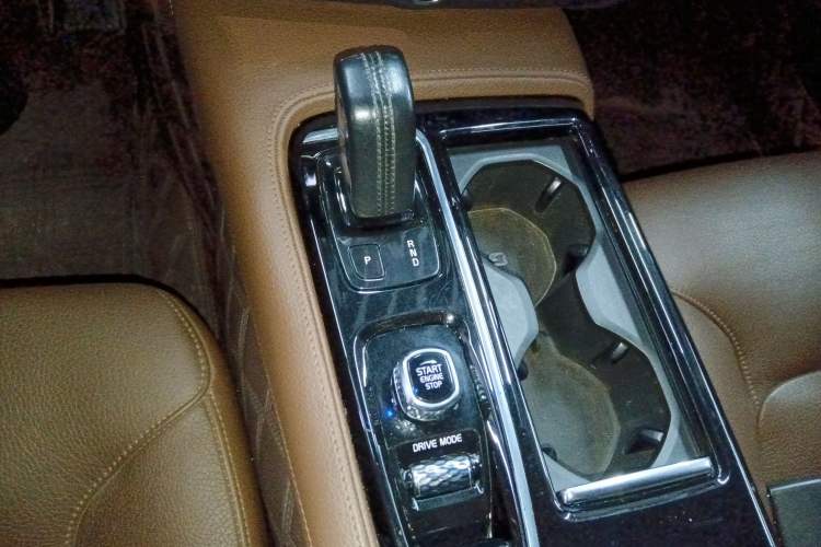 Used Volvo S90 New Energy 2022 T8 eDrive Hybrid Luxury Edition
