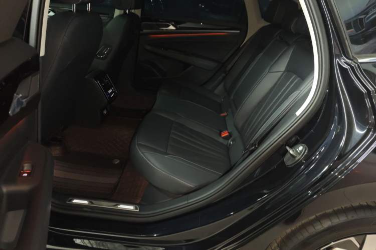 Used Volkswagen Passat 2025 Outstanding Model 380TSI Dragon Glory Edition
