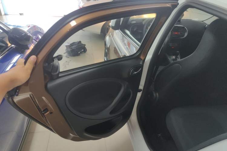 Used  forfour 2016 1.0L 52 kW Passion Edition
