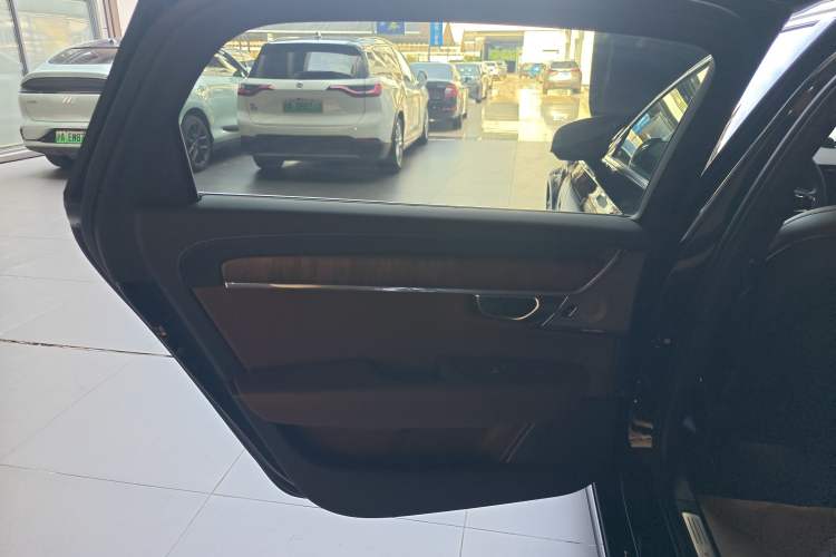 Used Volvo S90 New Energy 2025 Plug-in Hybrid Four-Wheel Drive Long-Range Luxury Smart Edition
