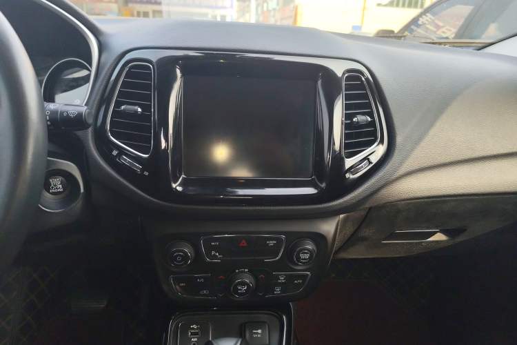 Used Jeep Compass 2019 220T Automatic Family Edition
