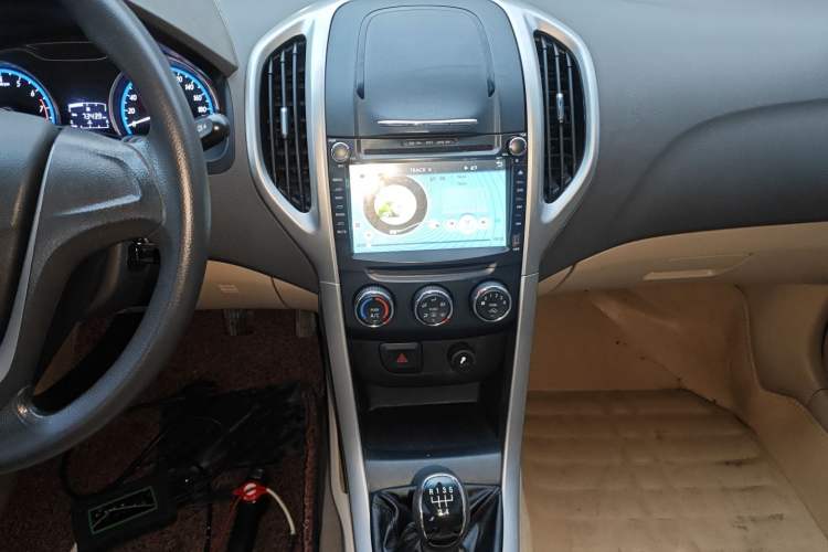 Used Baojun 630 2014 1.5L manual standard version
