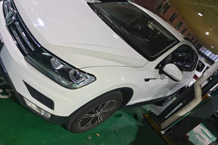 Used Volkswagen Tiguan L 2019 330TSI Automatic Two-Wheel Drive Luxury Edition China V Standard
