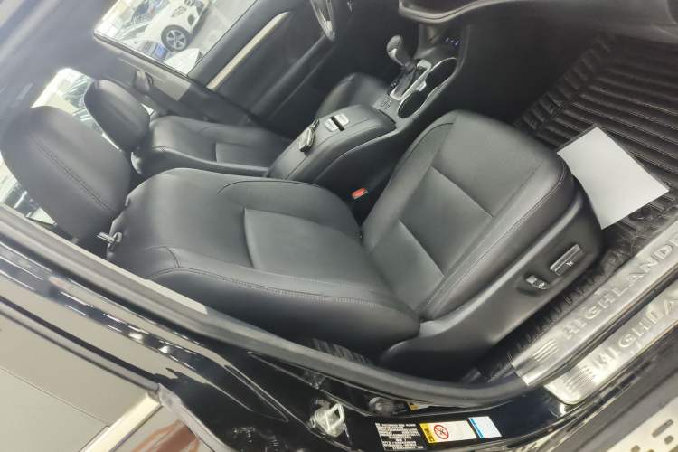 Used Toyota Highlander 2017 2.0T Four-Wheel Drive Luxury Edition 7 Seats