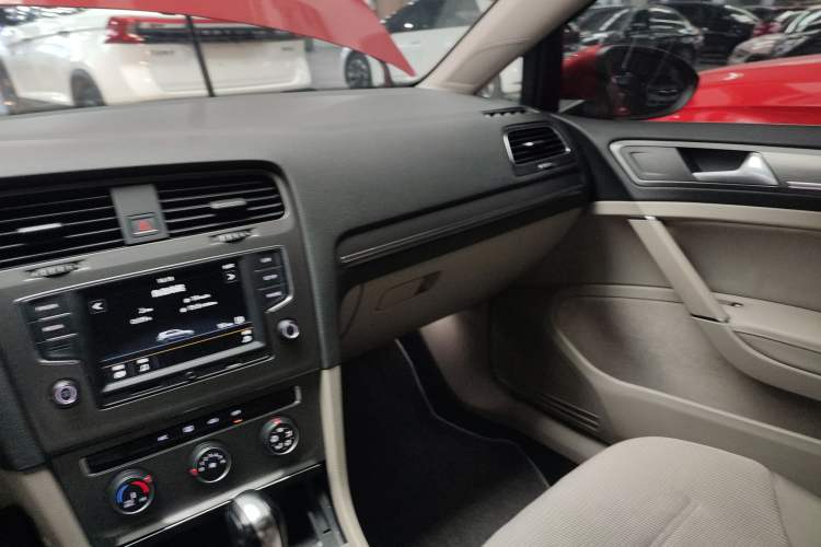 Used Volkswagen Golf 2014 1.6L Automatic Comfort Model
