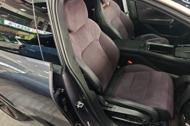 Used Lynk & Co 08 EM-P 2023 220 km Limited-Time Edition
