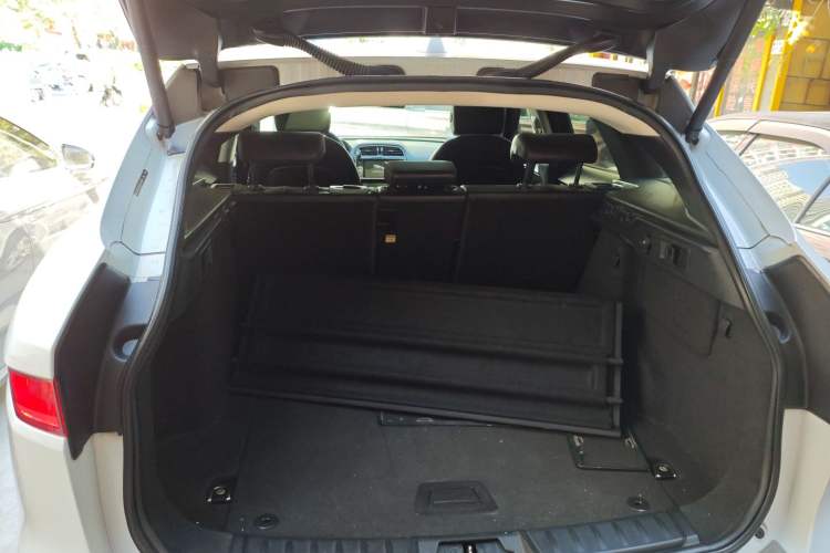 Used Jaguar F-PACE 2016 2.0T Two-Wheel Drive Urban Luxury Edition
