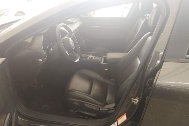 Used Mazda Mazda 3 Axela 2020 1.5L Automatic Luxury Version
