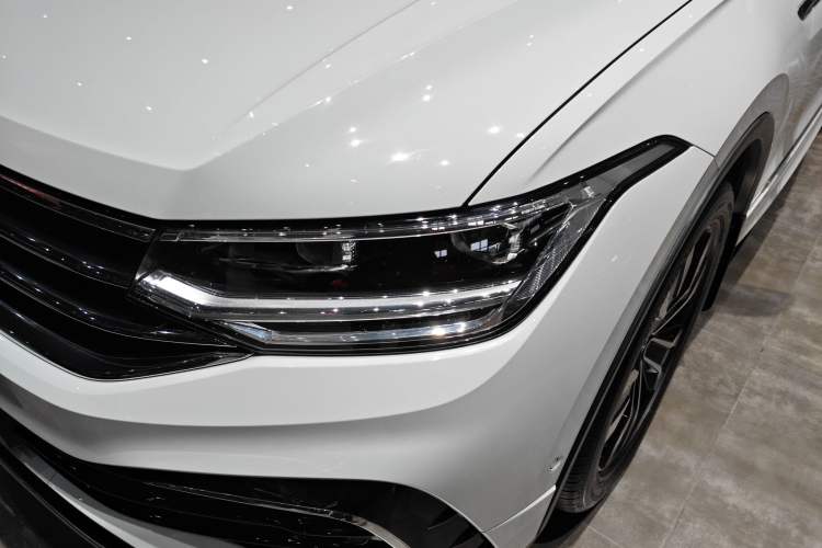 Used Volkswagen Tiguan L 2024 330TSI Automatic Two-Wheel Drive R-Line Enhanced Edition
