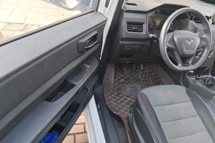 Used Wuling Hongguang PLUS 2019 1.5T Manual Standard Version 7 Seats
