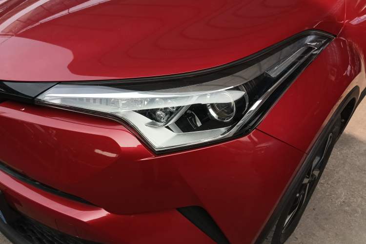 Used Toyota C-HR 2018 2.0L Leading with Sunroof China VI Standard
