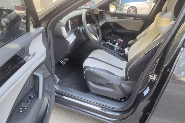 Used Volkswagen Tayron 2025 Tharu L 330TSI Two-Wheel Drive Elite City Package