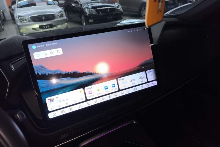 Used  SL03 2023 200Max Range-Extended Version
