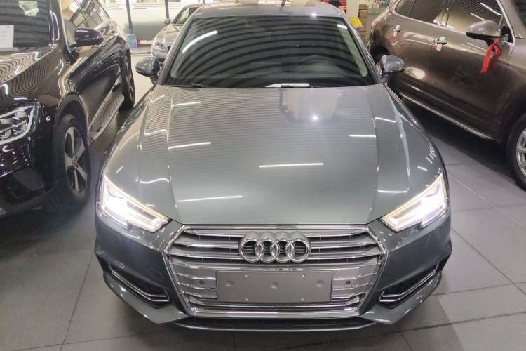 Used Audi A4L 2018 30th Anniversary Edition 40 TFSI Fashion Model
