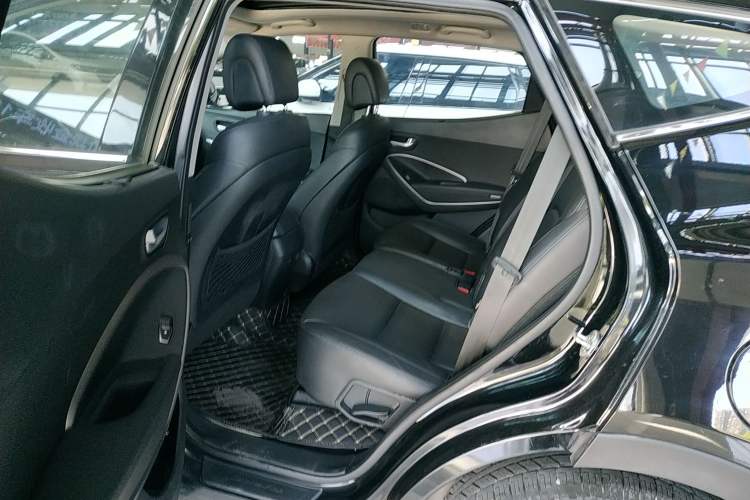 Used Hyundai Santa Fe 2013 2.4L Automatic Two-Wheel Drive Smart Version