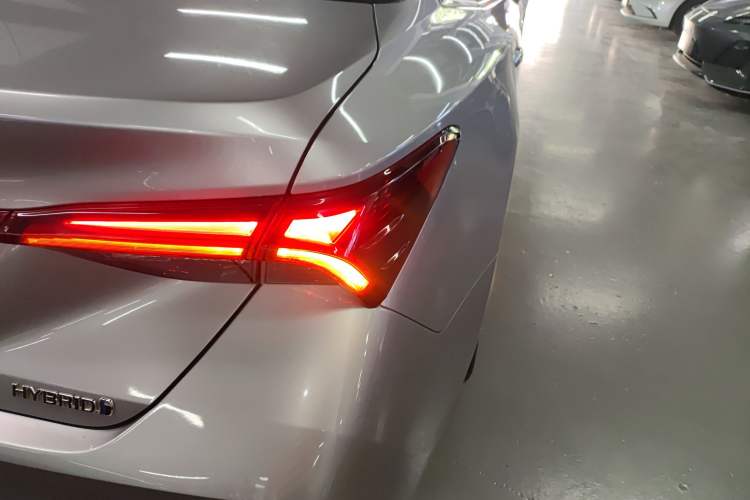 Used Toyota Avalon 2019 Dual-Engine 2.5L Luxury Edition China VI Standard
