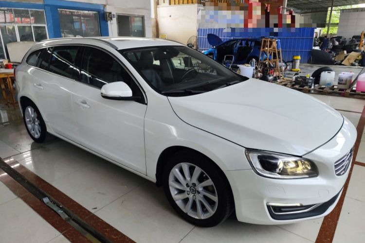 Used Volvo V60 2015 T5 Zhiyi Edition
