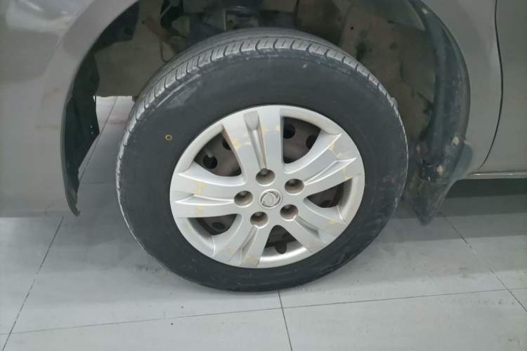 Used FORTHING Lingzhi 2015 M3 1.6L 7-Seater Standard Model
