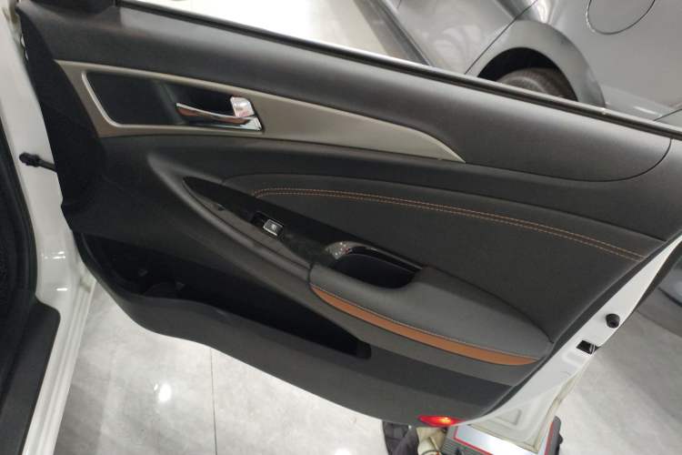 Used Changan Eado New Energy 2018 1.0T PHEV Navigation Model
