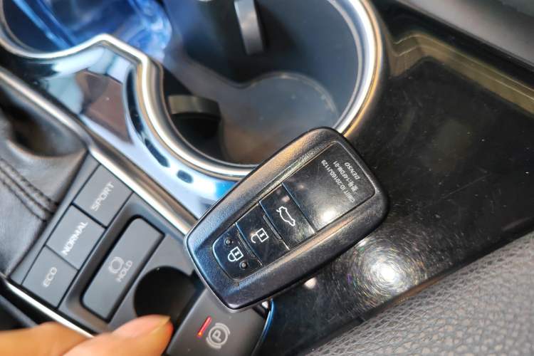 Used Toyota Camry 2019 2.5S FENGSHANG Version China VI Standard
