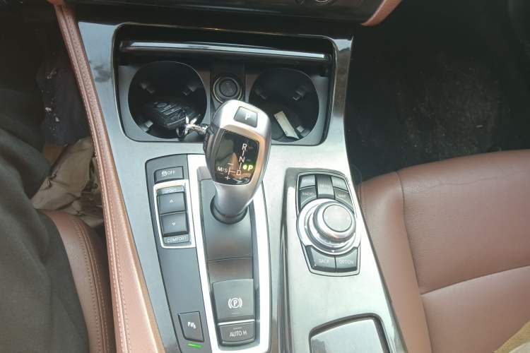 Used BMW 5 Series 2014 525Li Leading Model
