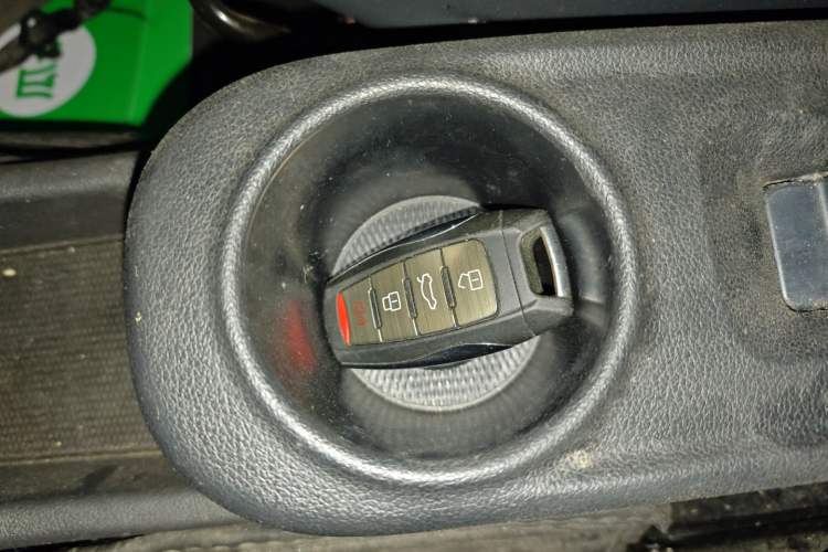 Used ORA White Cat 2022 Xiaoyue Mao Edition 360 km Luxury Model Lithium NMC
