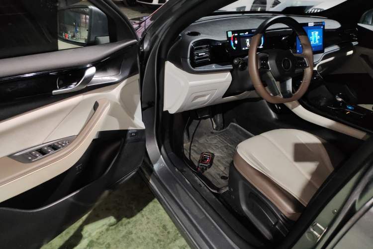 Used BYD Qin PLUS 2024 HONOR Edition DM-i 55KM Leading Model
