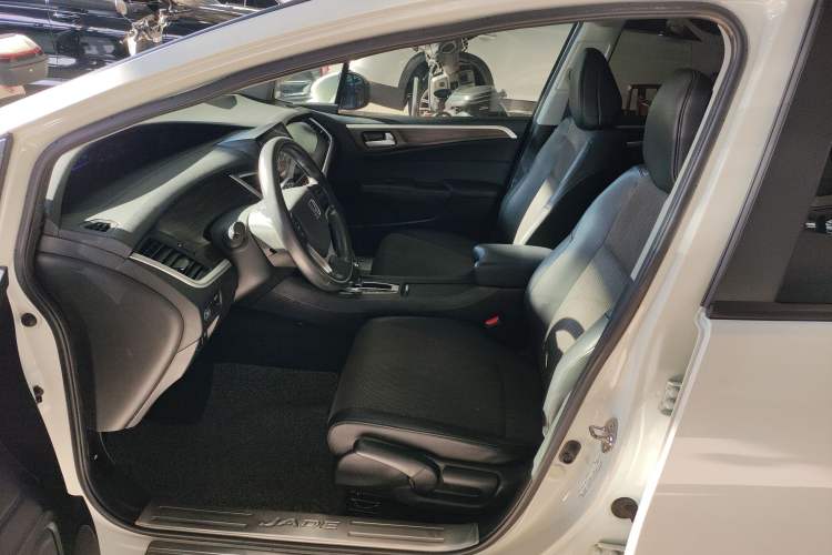 Used Honda Jade 2017 1.8L automatic Comfort version 5 seats
