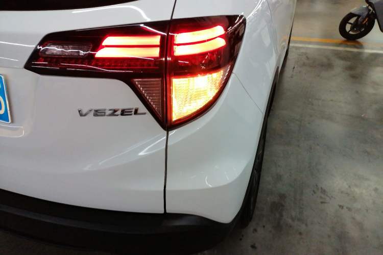 Used Honda Vezel 2017 1.8L CVT Front-Wheel Drive Pioneer Edition