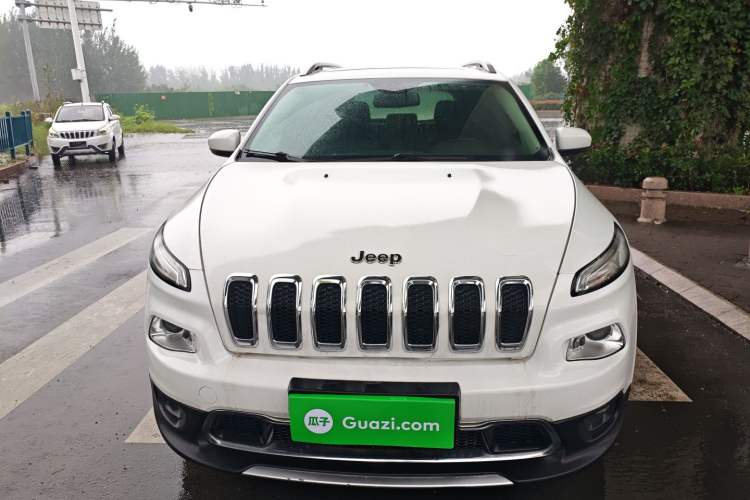 Used  Cherokee 2017 2.0L Superior Edition