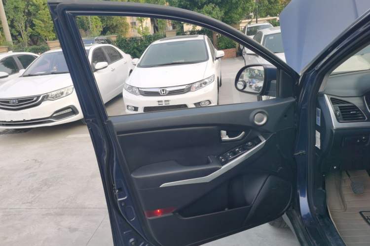 Used SsangYong Korando 2014 2.0L Gasoline Two-Wheel Drive Manual Comfort Navigation Edition
