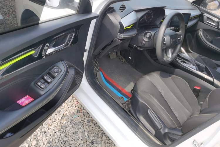 Used Roewe i5 2021 1.5L CVT Platinum Edition
